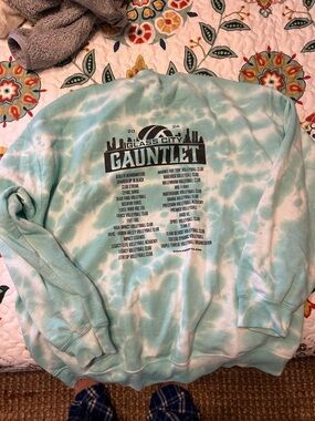 Gildan Aqua Tie-Dye Gauntlet Graphic Crewneck Sweatshirt